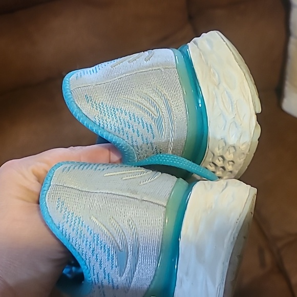 New Balance size 9 Fresh Foam - Picture 4 of 9